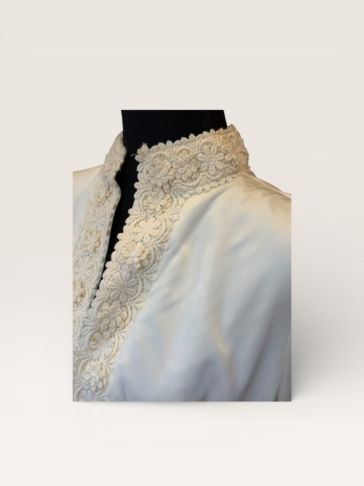 Vintage Early 1970s Bridal Originals ILGWU Wedding Dress Lace Pearl Train A81