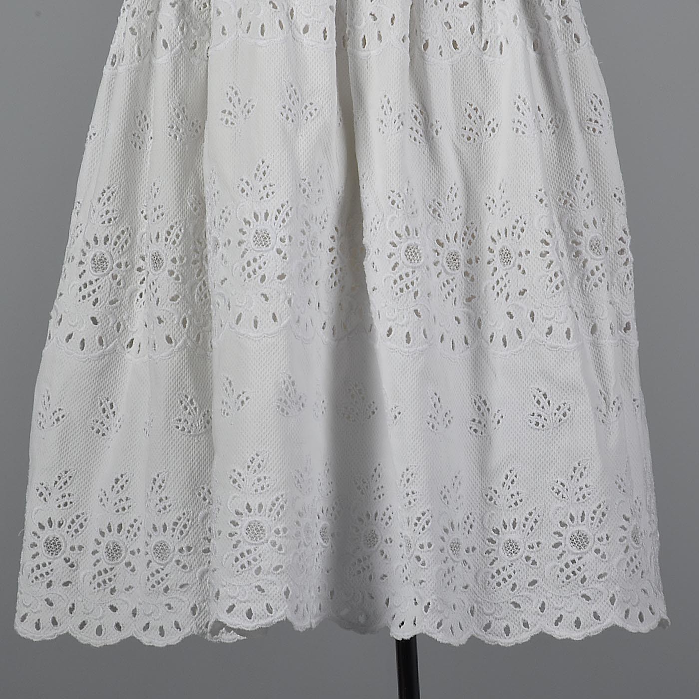 XXS 1950s White Eyelet Dress Cotton Spaghetti Strap Knee Length Scallop Hem
