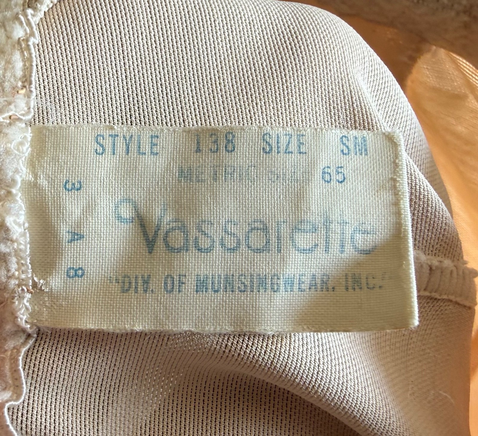 Vintage 1970s Vassarette Munsingwear Underneath-It-All Nude Girdle Size SM 138