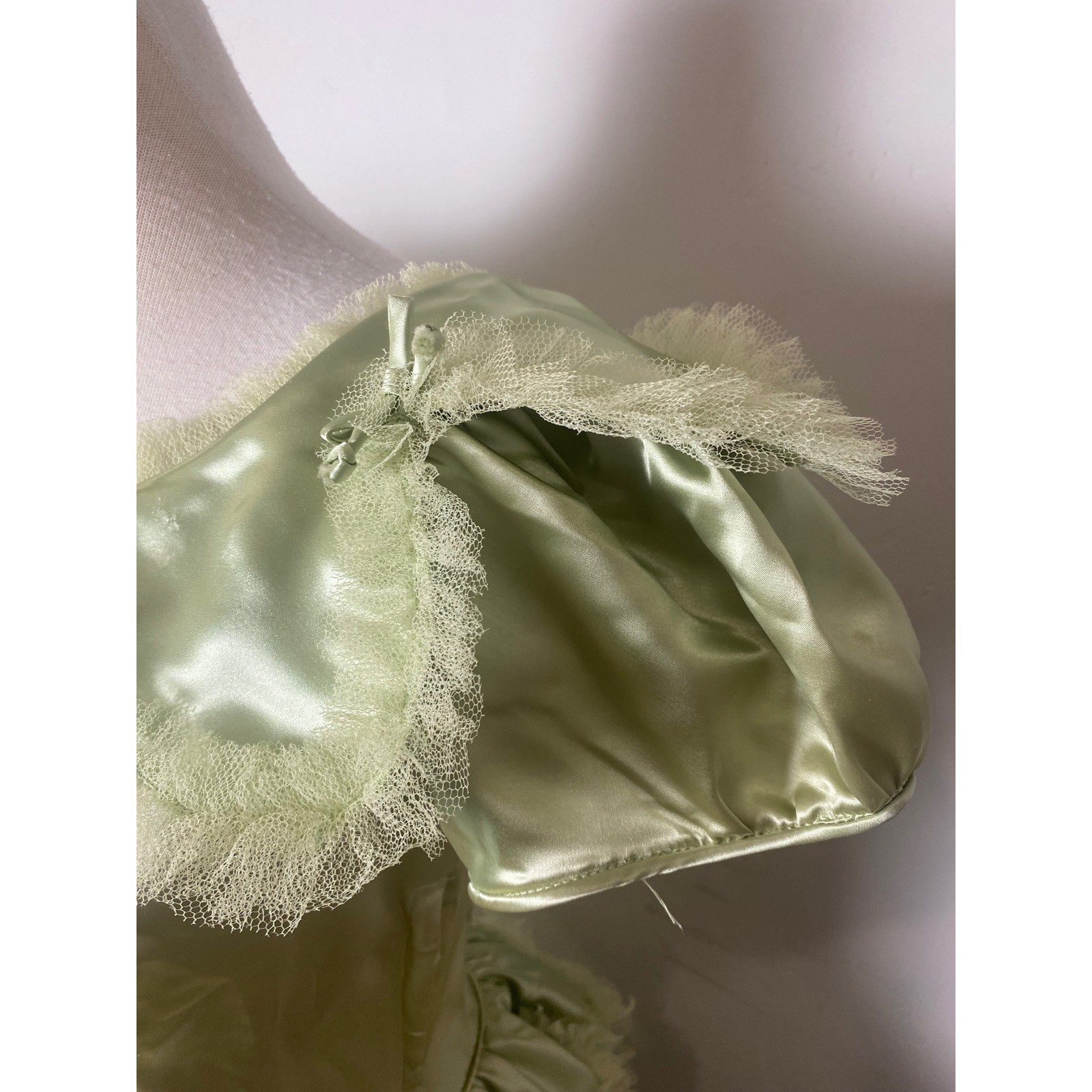 Vintage 1940s Pale Green Satin Gown Lace Trim Peplum Prom Evening Dress EVC