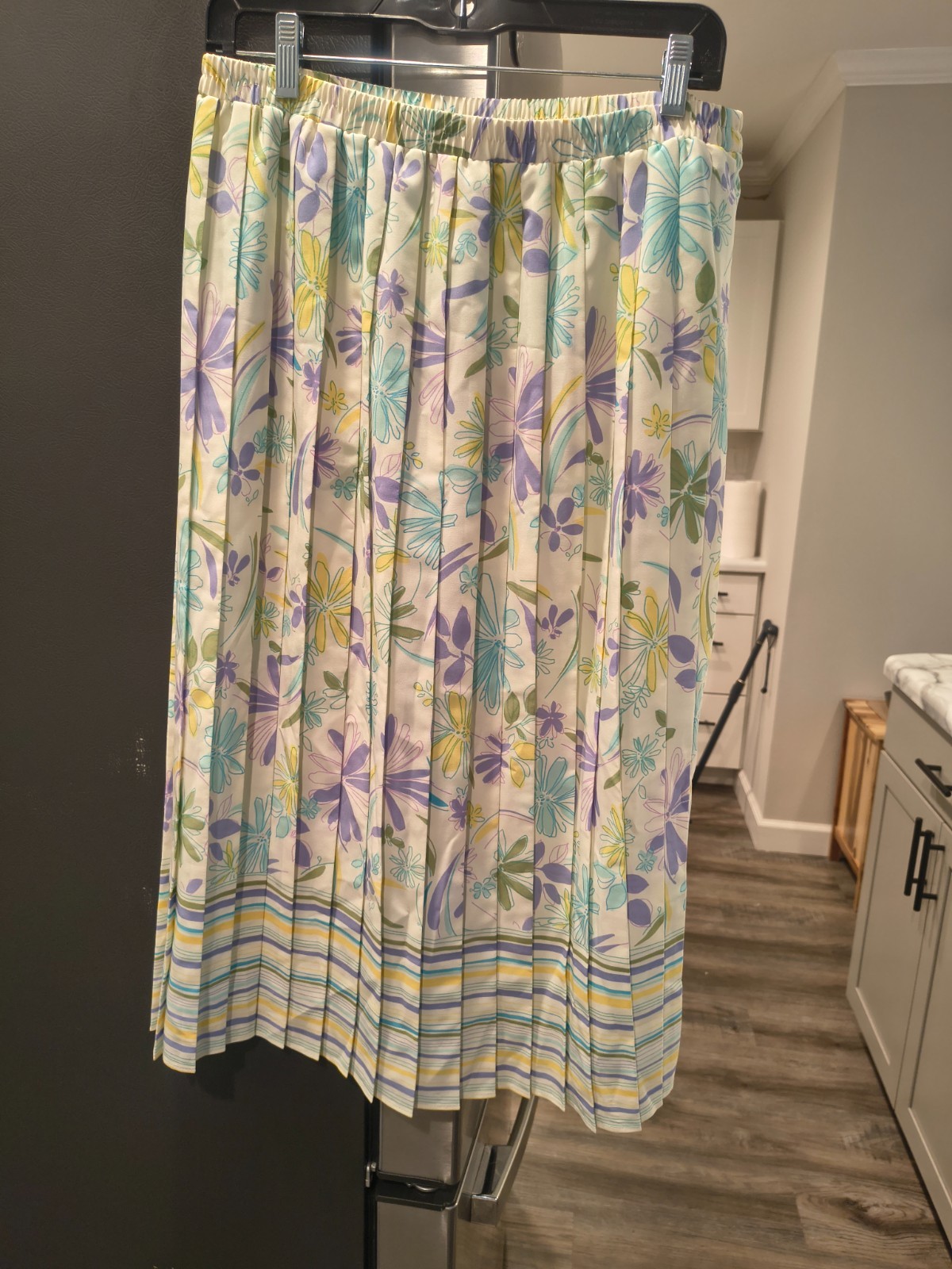 Beautiful Vintage Flower Skirt By LESLIE FAY. Never worn