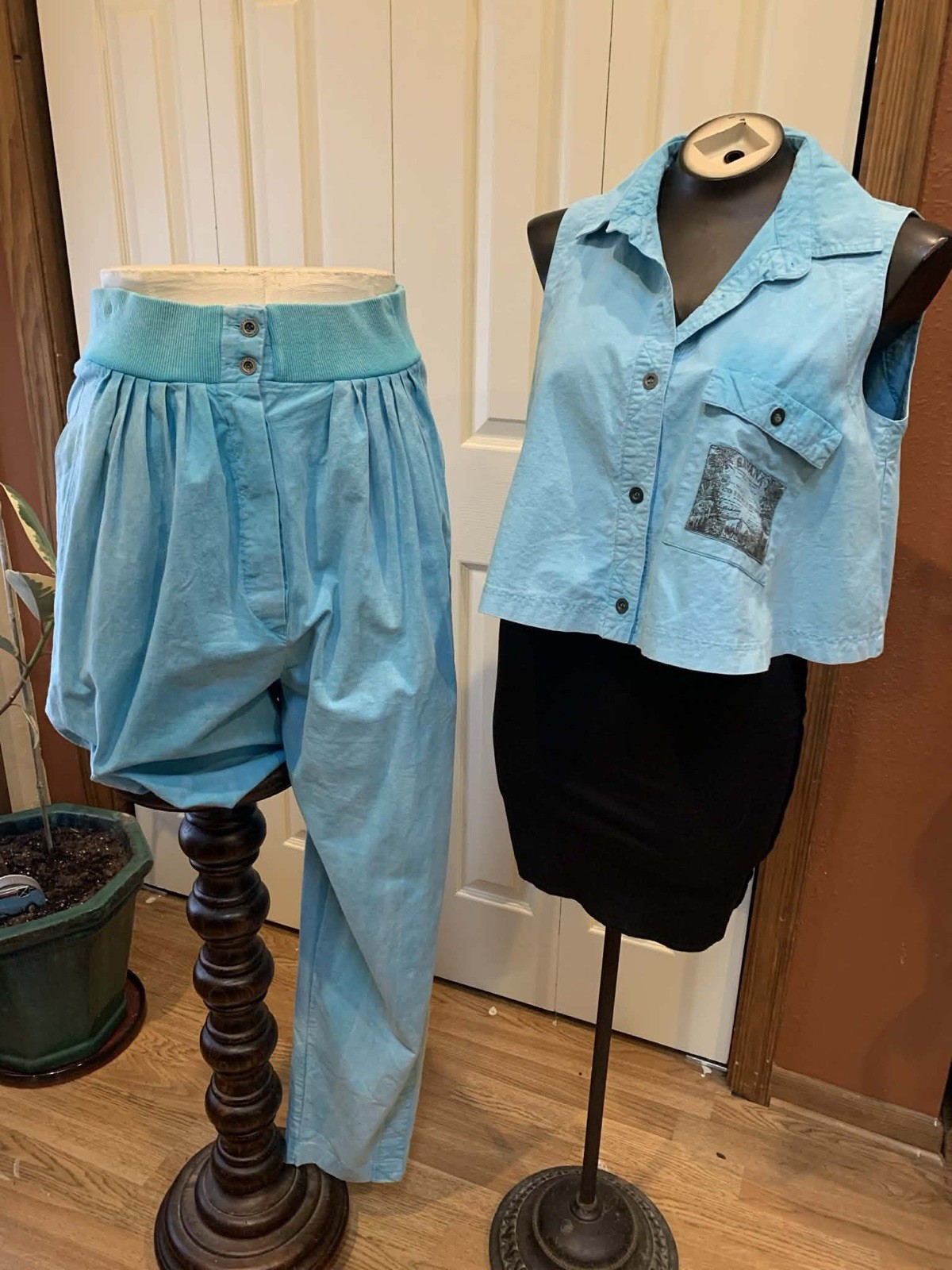Vintage Women’s Action Scene Matching Outfit Set Beautiful Blue Size Large