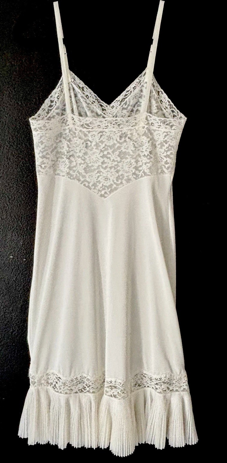 Vintage Vanity Fair 50’s Pin Up White Lace Slip Dress- SZ 34 Mermaid Lingerie