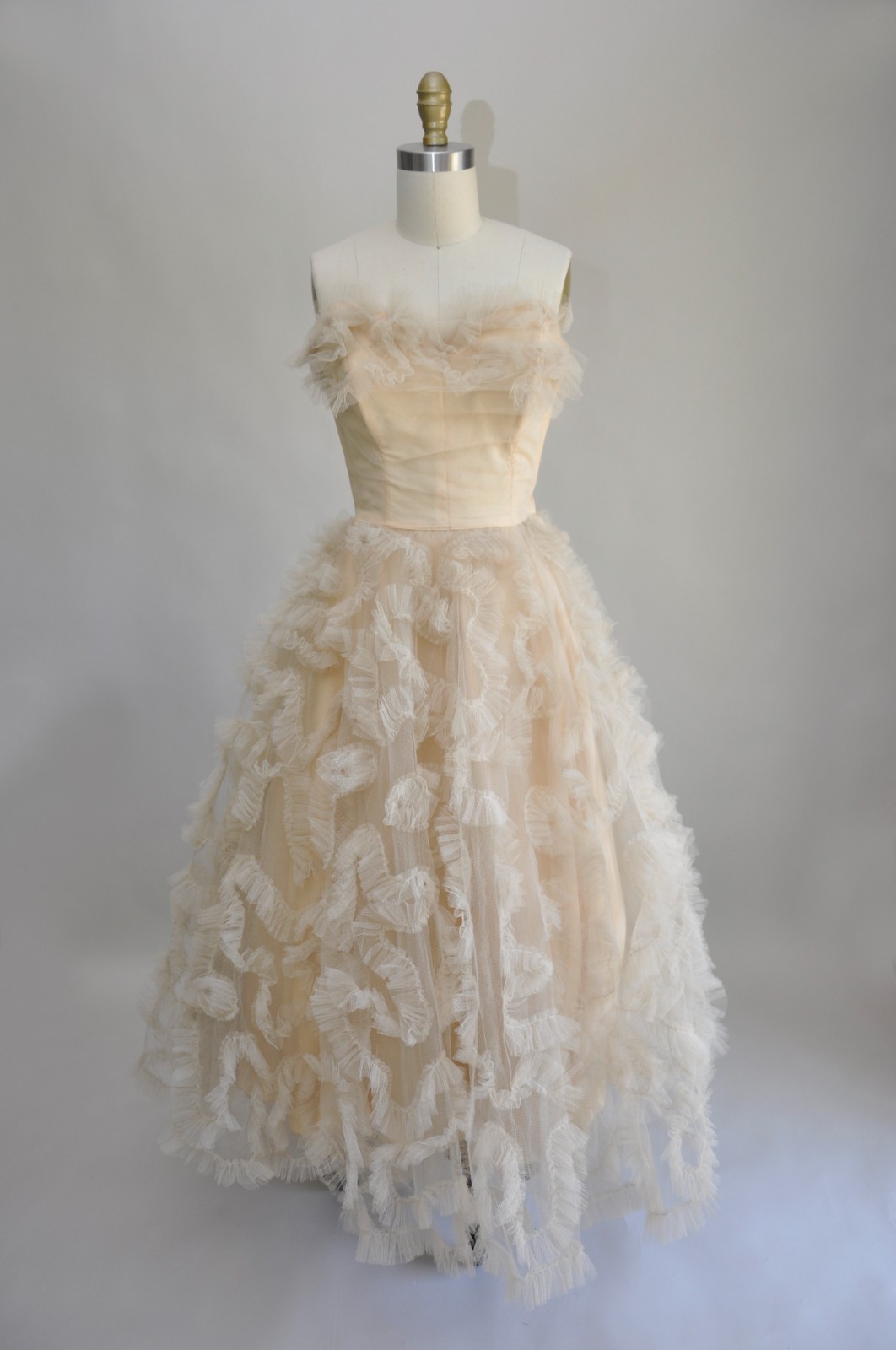 Vintage 1950s Dusty Peach Tulle Ruffled Cupcake Wedding Party Prom Dress XS