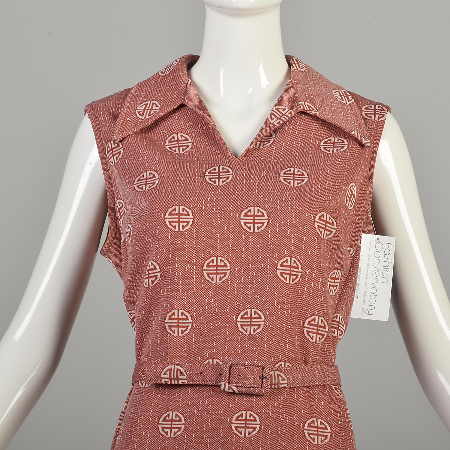1970s Large Asian Pattern Sleeveless Dress Belted Knee length Wing Collar