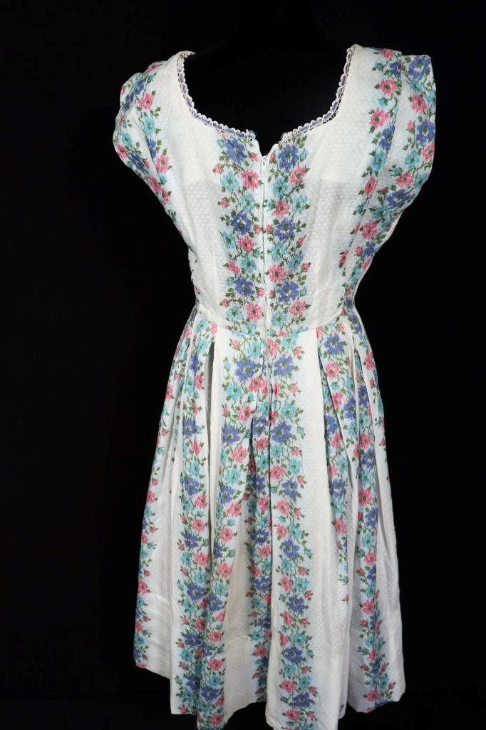 Vintage 1950’s Cotton White Full Crinoline Skirt Floral Dress Size 4-6