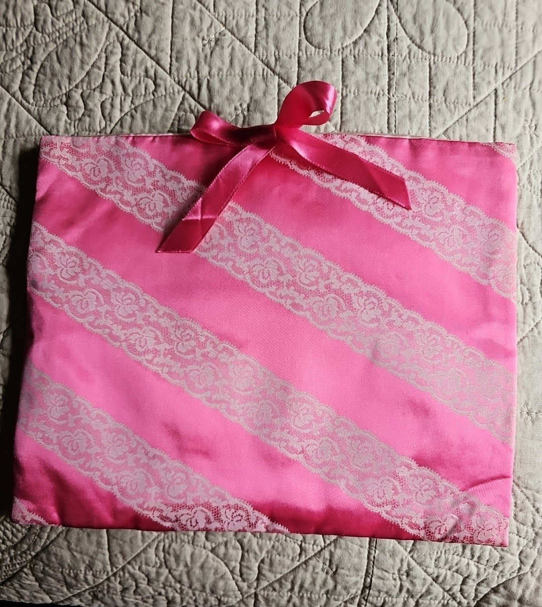 VINTAGE SCHIAPARELLI PINK SATIN LINGERIE BAG EXCELLENT CONDITION