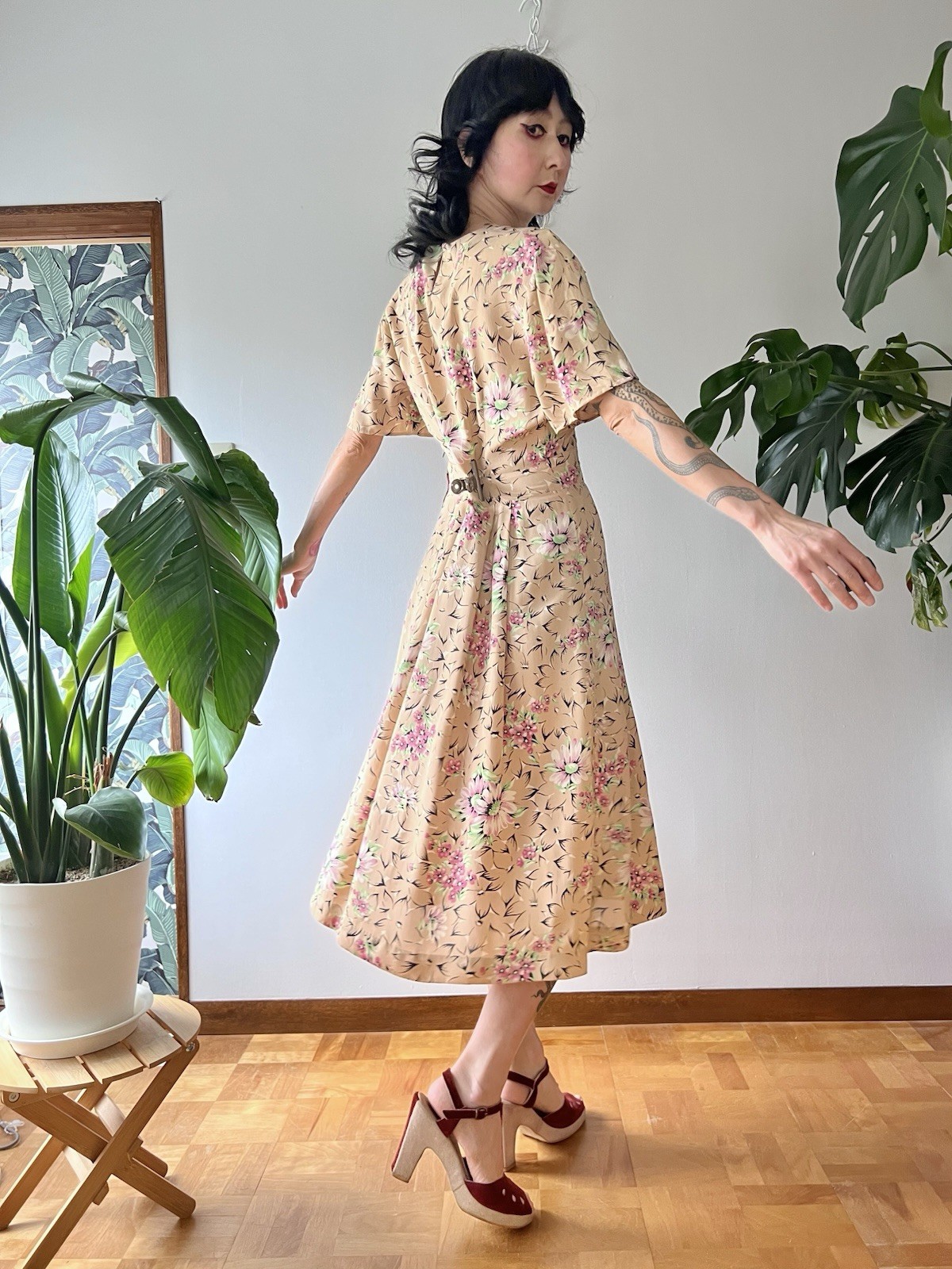 40s 50s Cold Rayon Crepe Floral Swing Tea Dress Ruffle Day Dress Pin Up M/L