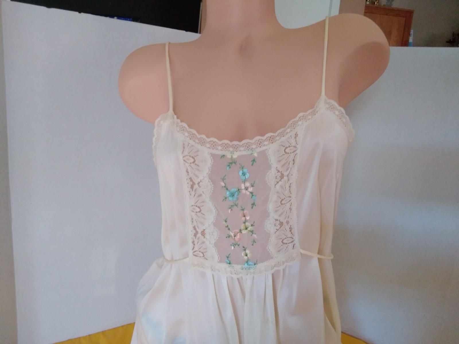 Vintage Sears 2pc Embroidered Bodice Long Nightgown & Robe Small 32/34