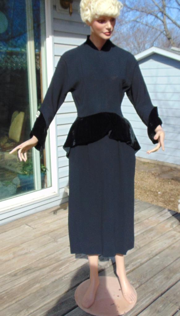 VTG 40 Black Rayon & Velvet 2 Tone Peplum Dress Turn Up Cuffs 27W