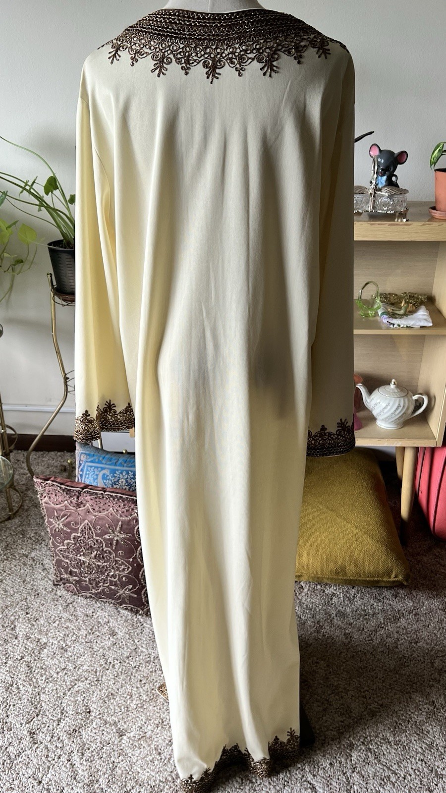 VTG Long Sleeve Kaftan Poly Crepe Button Loops Embroidery Ivory L/XL