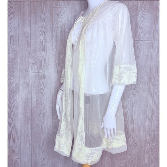 Vintage Sears sheer chiffon lace light yellow / cream crop sleeve robe sleepwear