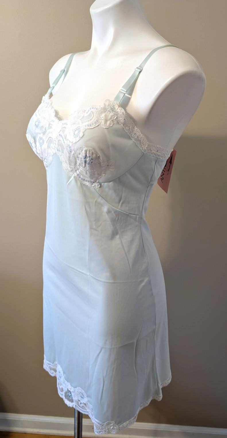 Vintage 1960’s SHADOWLINE Light Blue Full Slip Antron Nylon Size 32 Short NWT