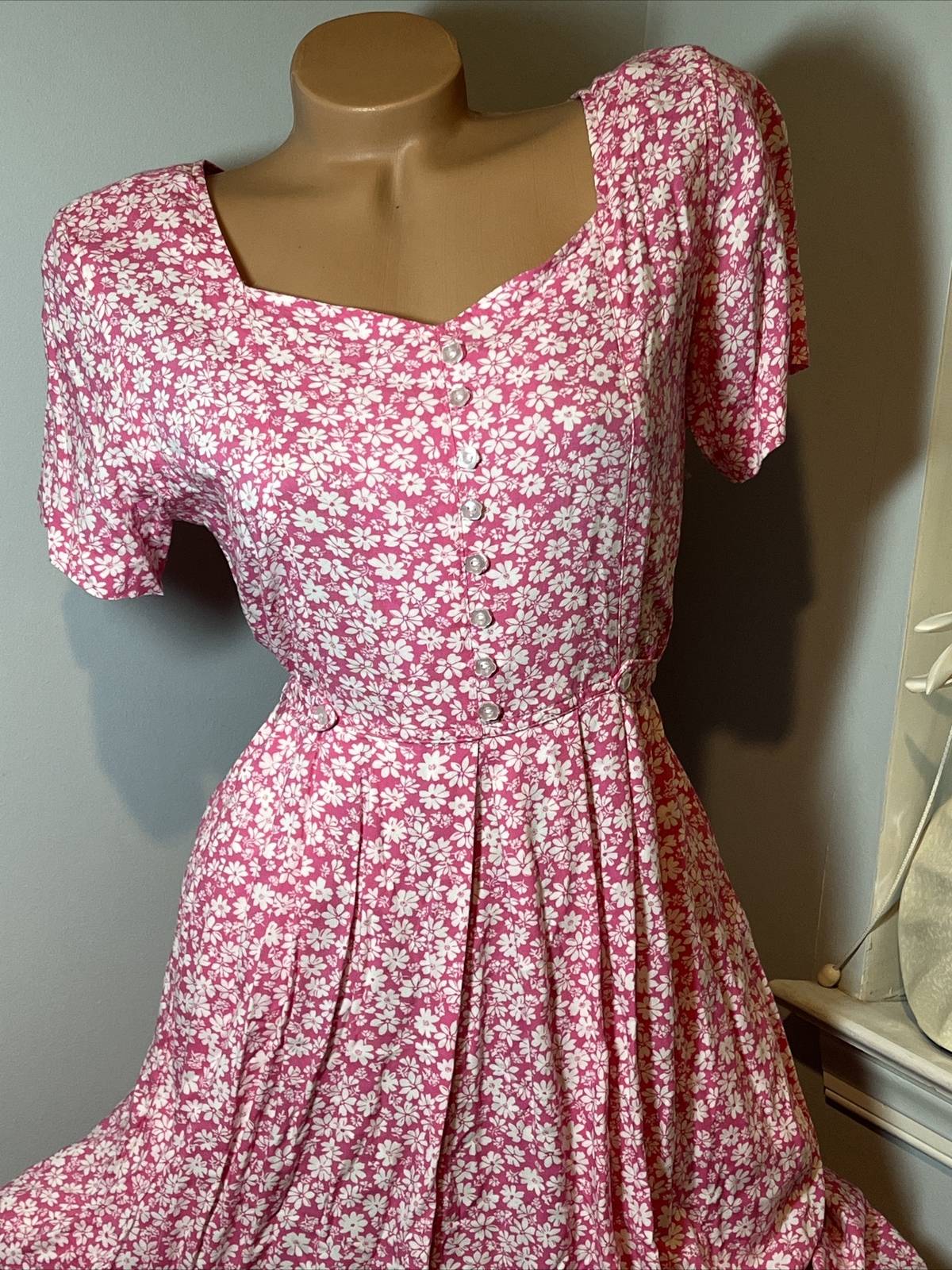 Vintage 1990’s ERIKA Hot Pink Floral Rayon Button Front Dress Sz M Cottagecore
