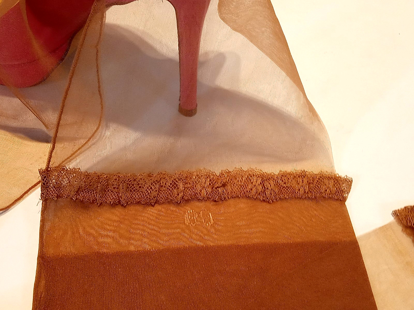 SZ 9.5 x32 VTG SEXY SISSY LACE WELT CUBAN HEEL FLAT KNIT NYLON GARTER STOCKING