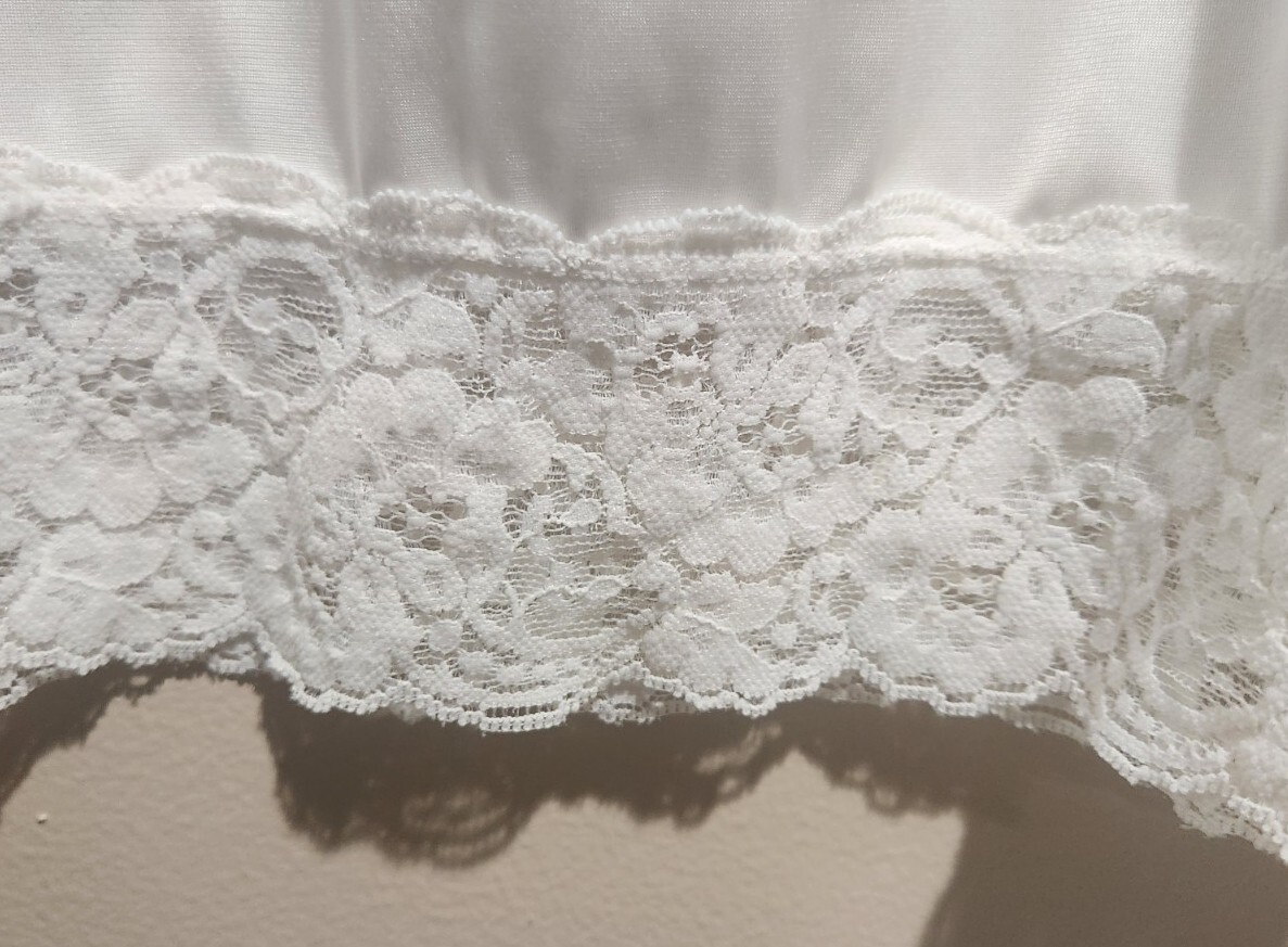 Vintage Vanity Fair White Fancy Lace Hem Nylon Half Slip Sz Med