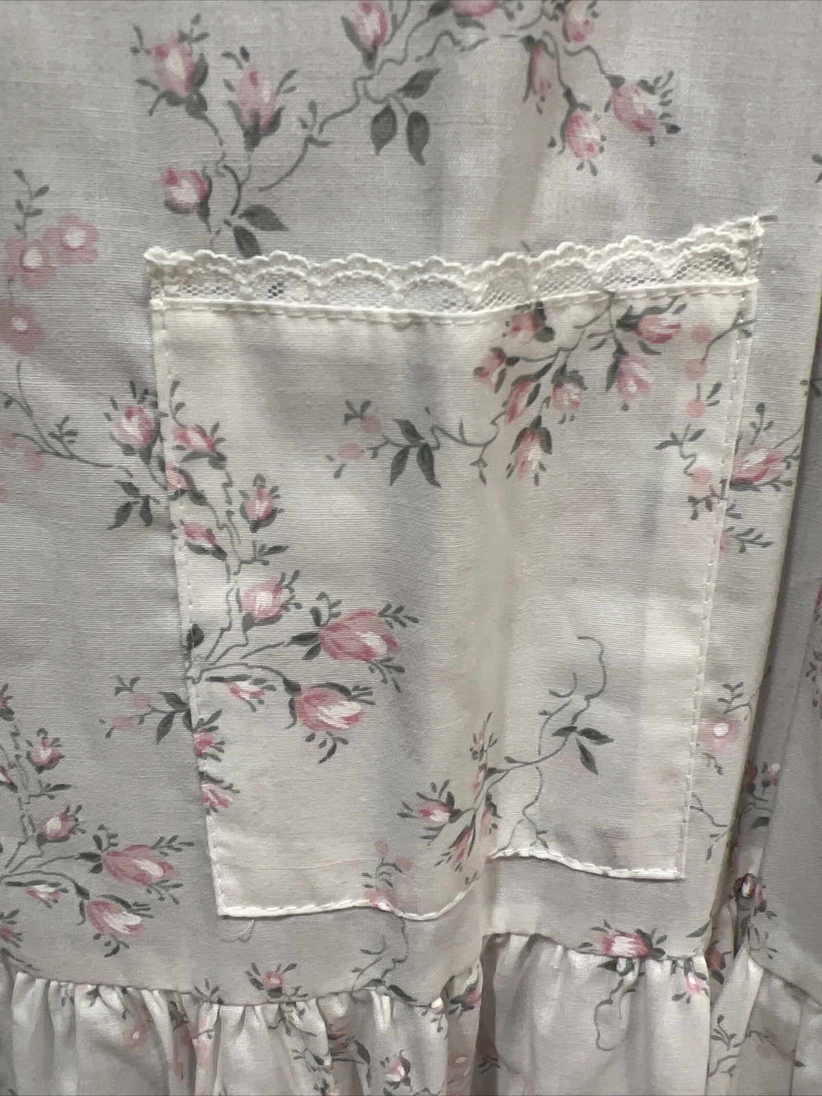 Womens 14 House Gown Vintage Cottage Core Floral Lace Trim, Pockets, Ruffled