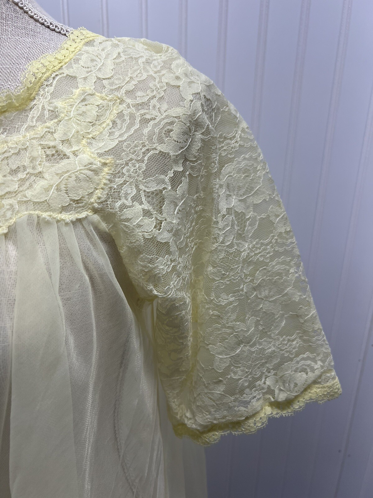 Vtg Lisette By Al Sterling Sheer Nylon Lace Robe yellow sz M