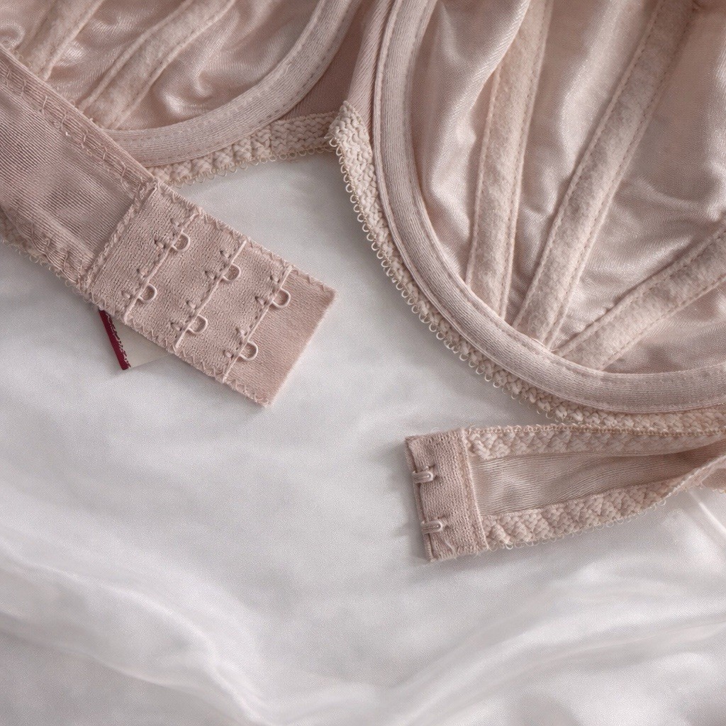 New Victoria’s Secret Satin Second Skin Bra Panty Set Size 38C Thong Large Vtg