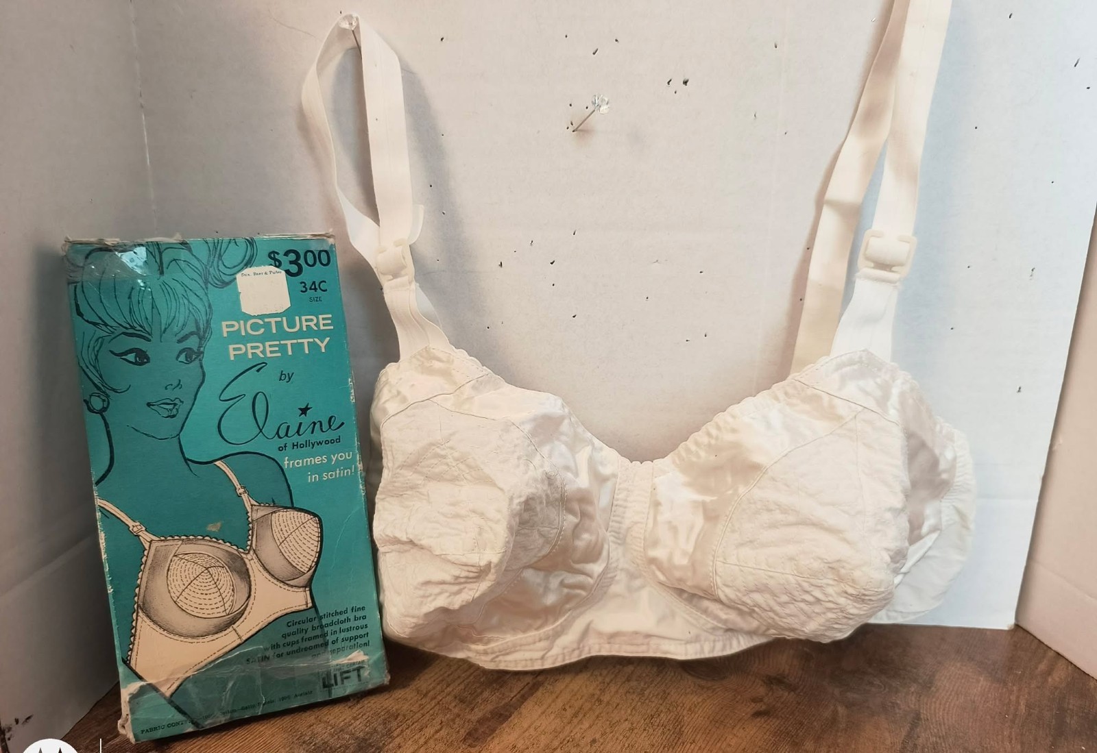 VINTAGE „PICTURE PRETTY” BRA BY ELAINE OF HOLLYWOOD – 34C