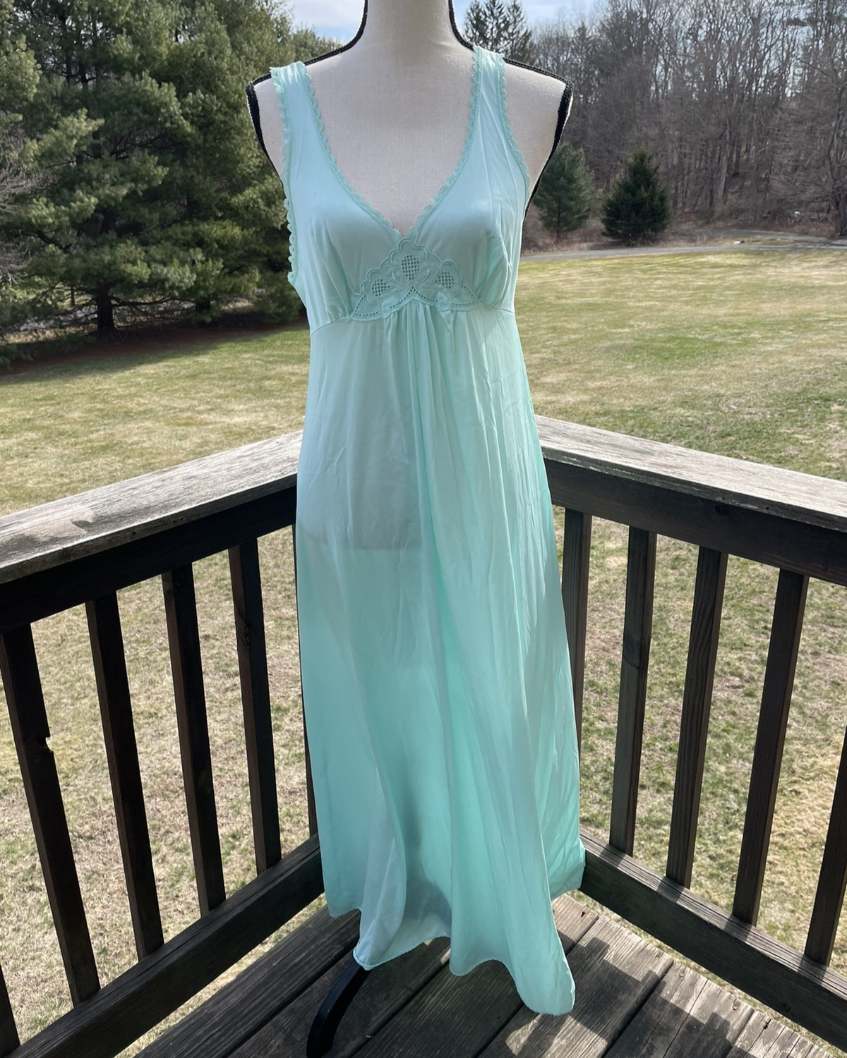 VASSARETTE Nightgown Gown Embroidery Feminine Dainty Nylon Green 70s Vtg Medium