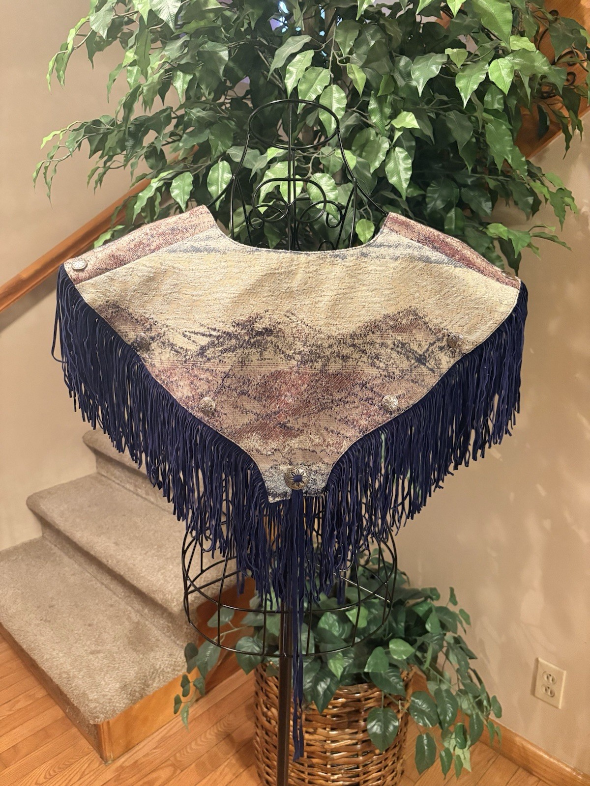 Vintage Western Collection Fringe Tapestry Shawl Size M Aztec Southwest Cowgirl