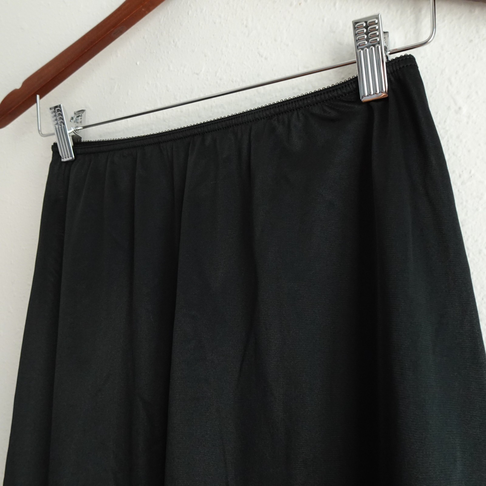 Warner’s Half Slip Under Skirt Black Size M Nylon Lace Trim Y2K Modest 25″ Long