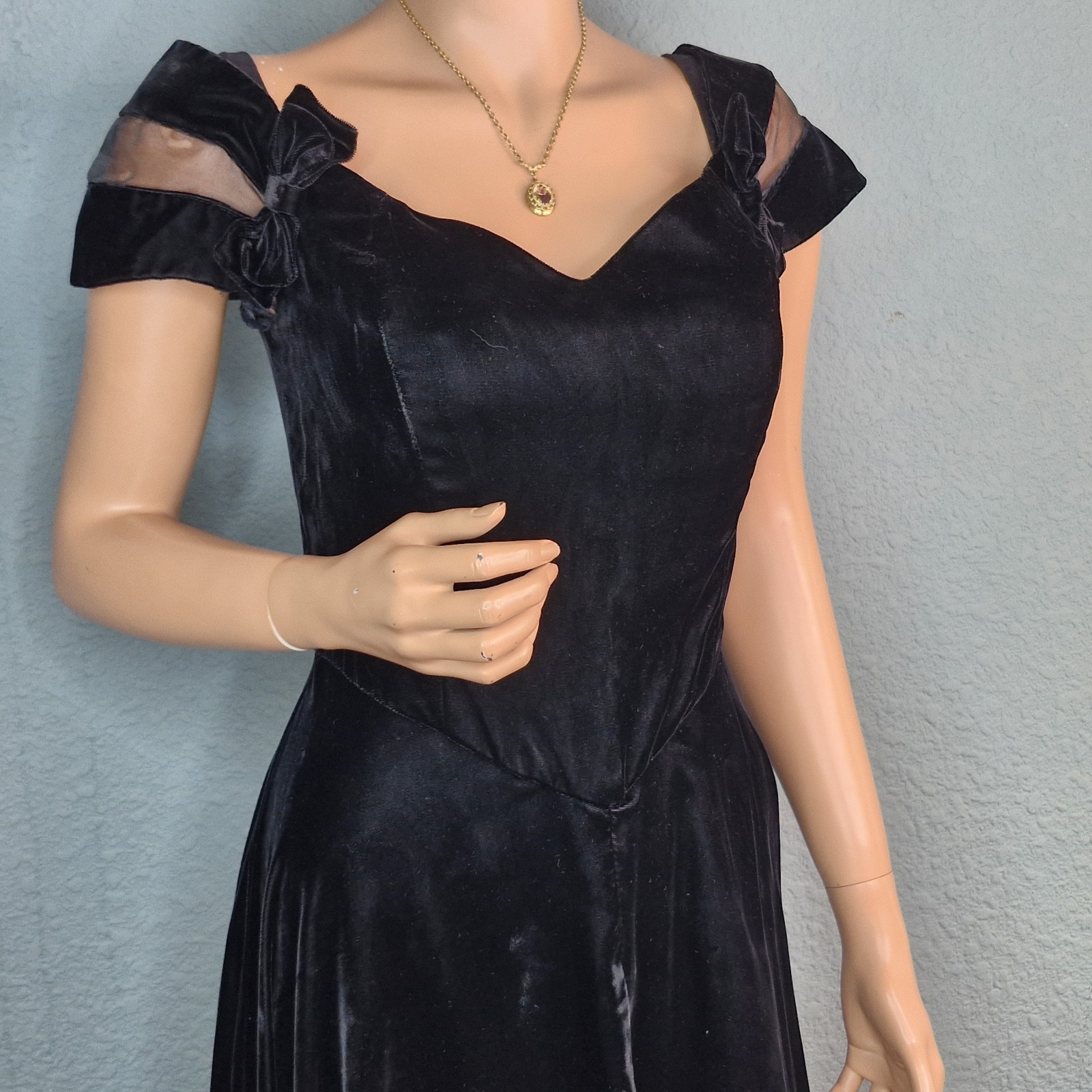 Vintage 90s Y2K Victoria’s Secret Moda Intl Black Velvet Gown Illusion 8/S