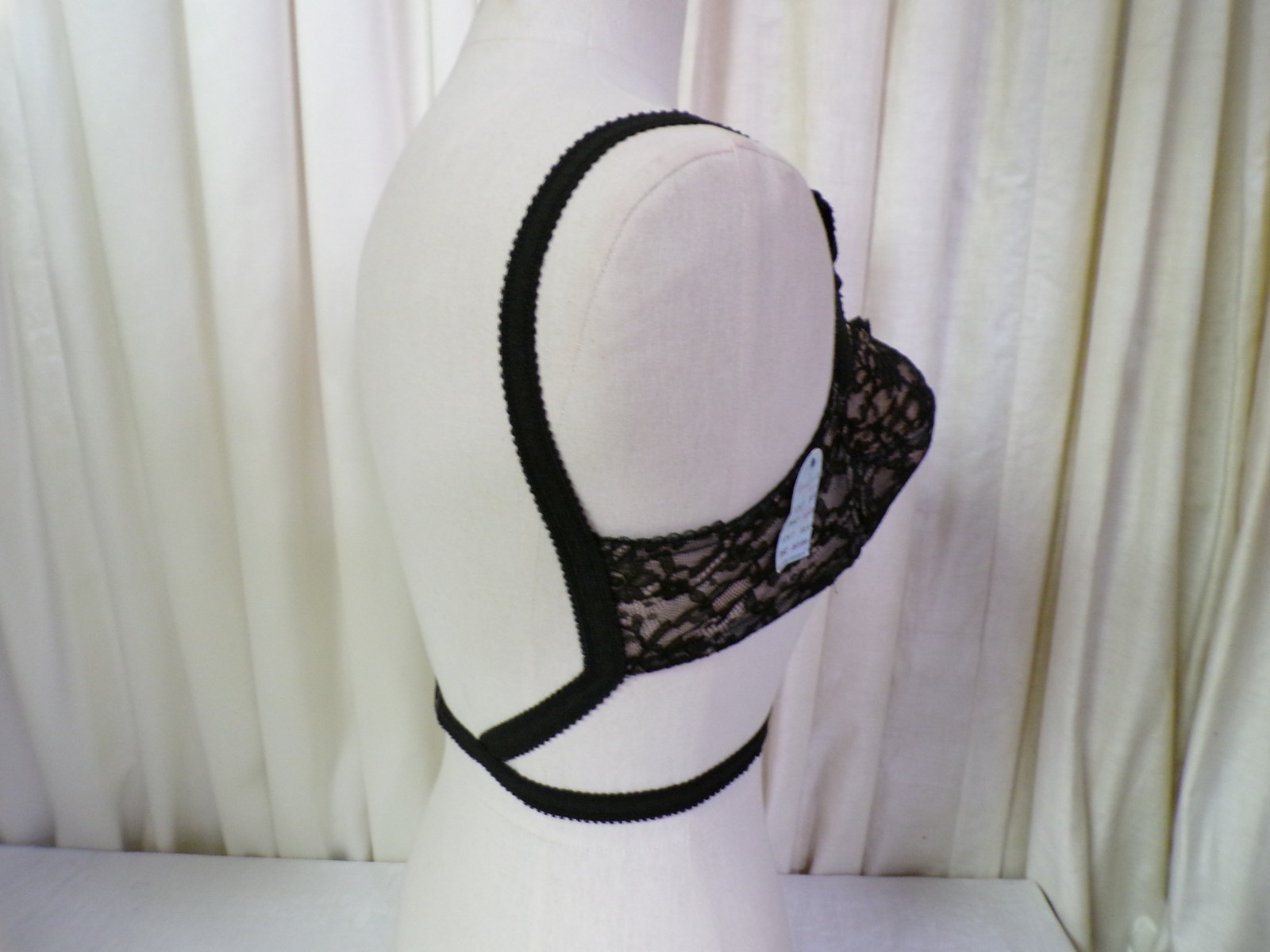 Vintage HOLLYWOOD VASSERETTE Black Lace Bra 36C New w/ Tags