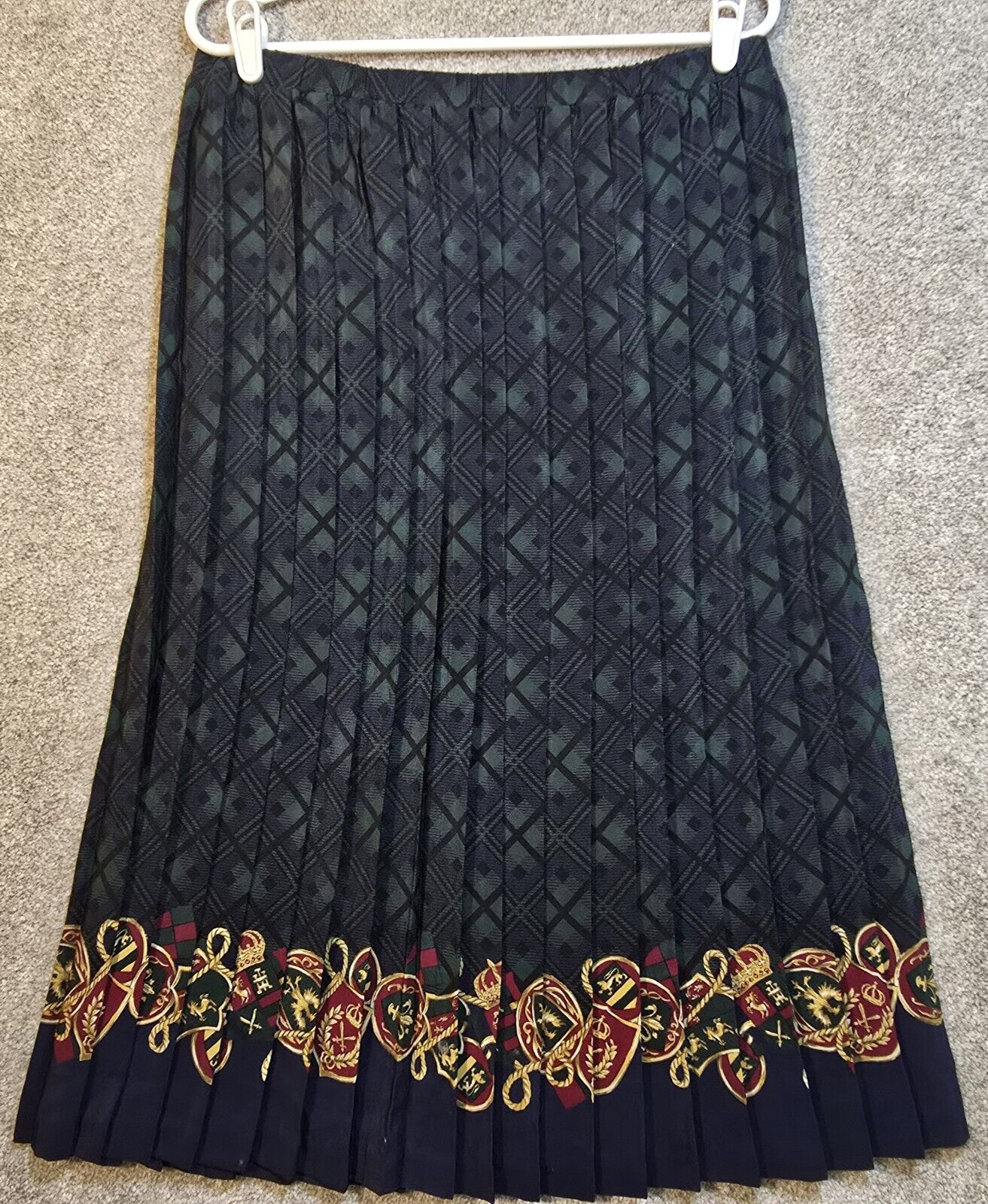 Leslie Fay VTG 2 Pc Sweater & Skirt Set Crests Tartan Plaid Regal USA Made Sz 14