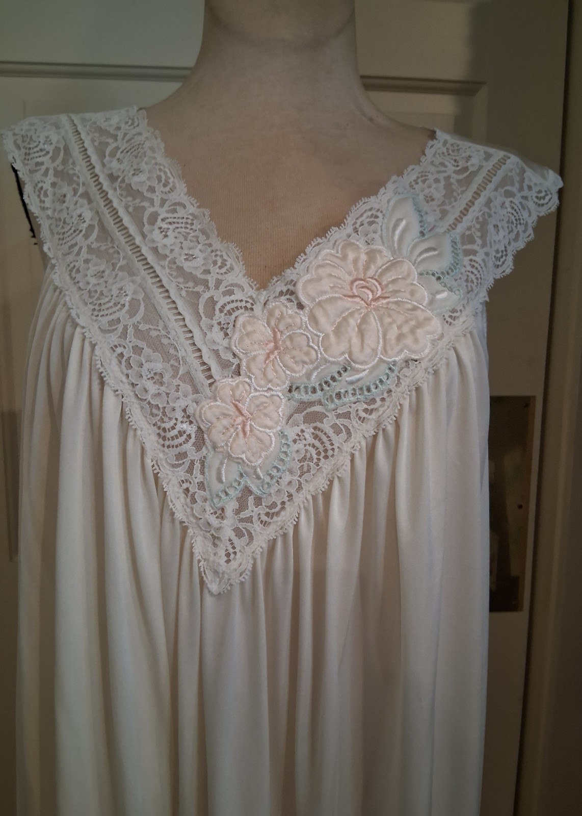 Shadowline Vintage Light Cream ivory Color Nylon Nightgown & Robe Set Size M