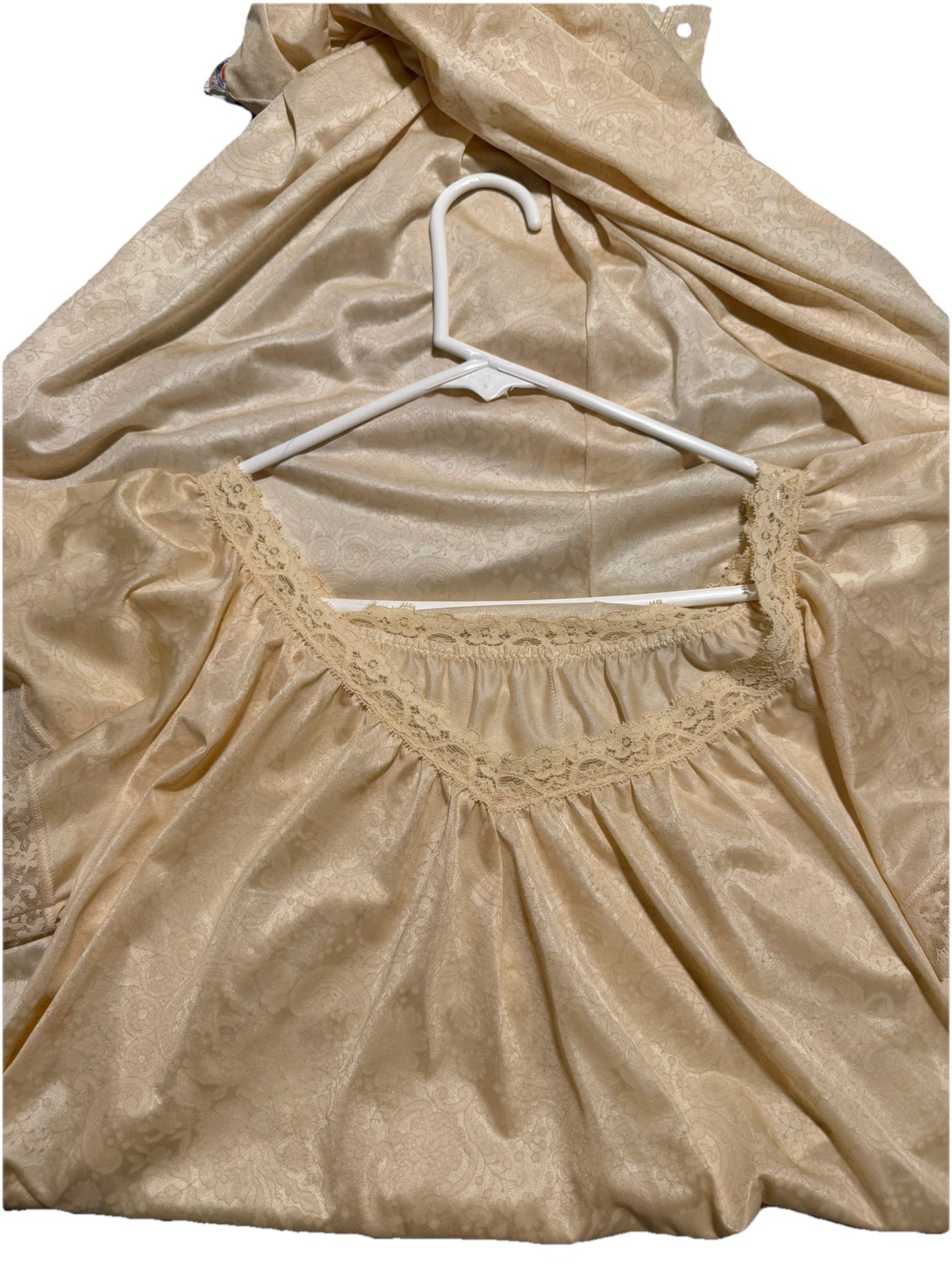 Vtg 70s Miss Elaine Nightgown Flutter Sleeve/lace trim, damask floral weave patt