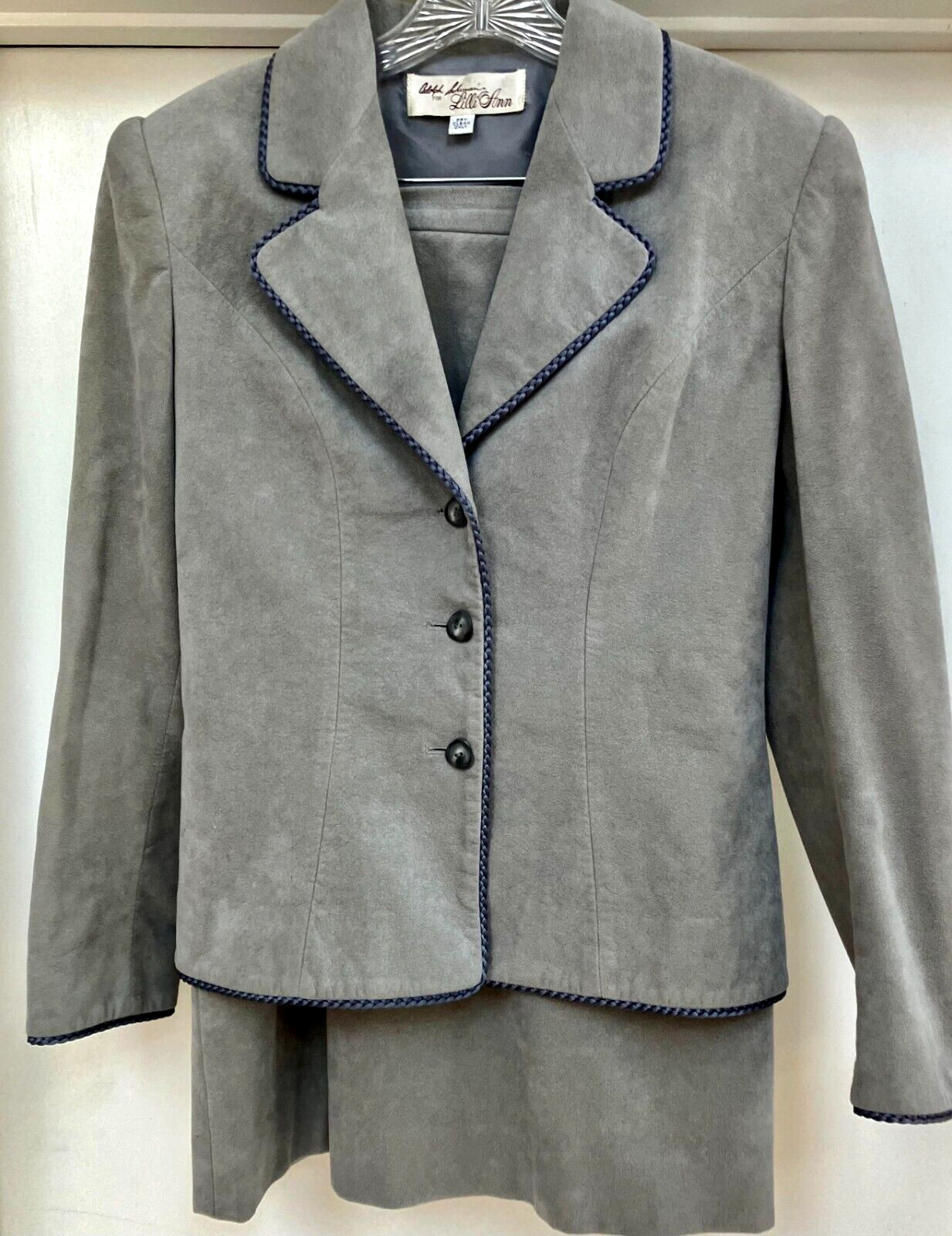 Vintage Adolph Schuman For Lilli Ann Grey Ultra Suede Suit. 1980’s. Size 6/7.