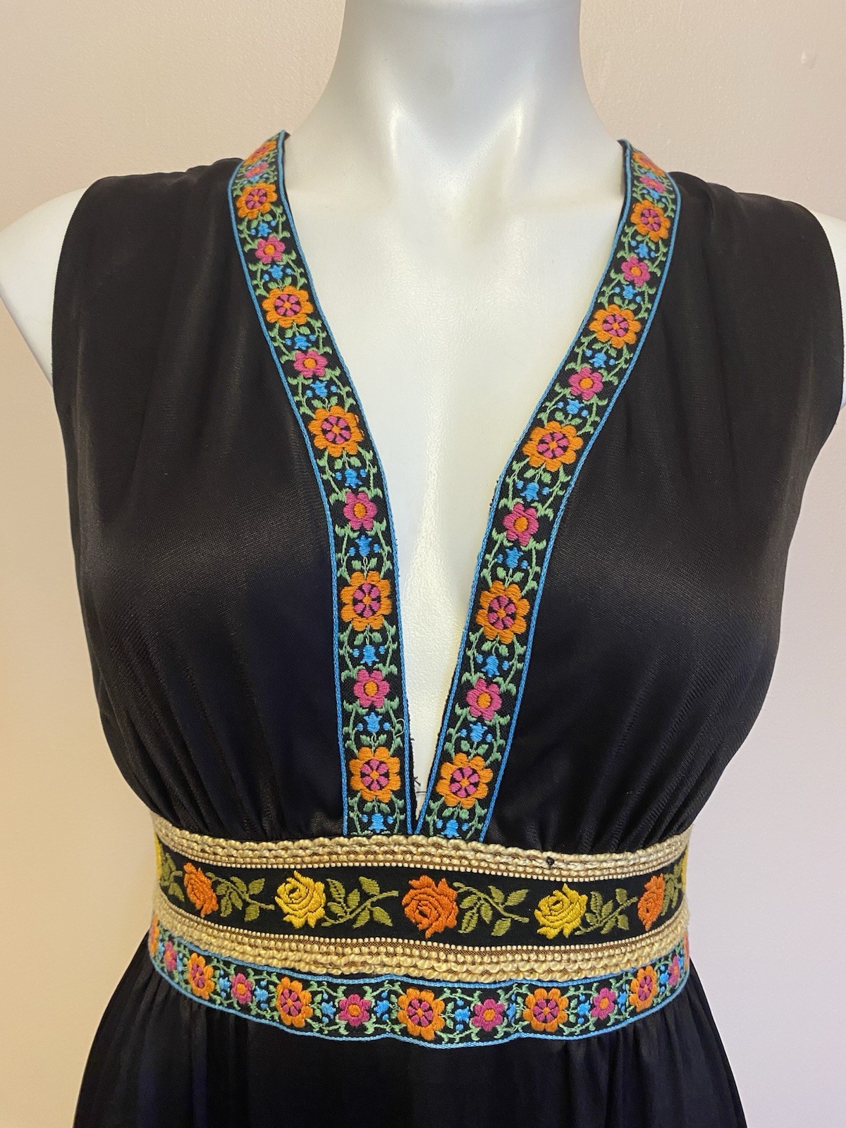 VTG 70s Black Embroidered Floral Deep V Maxi Dress Empire Waist Sleeveless M