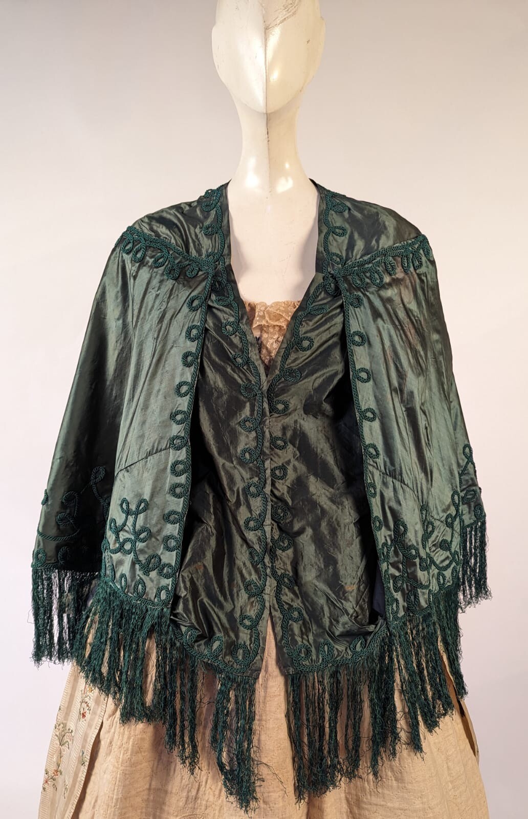 CIVIL WAR 1860’S GREEN ONYX SILK TAFFETA CAPE W SOUTACHE SCROLLS + FRINGE 