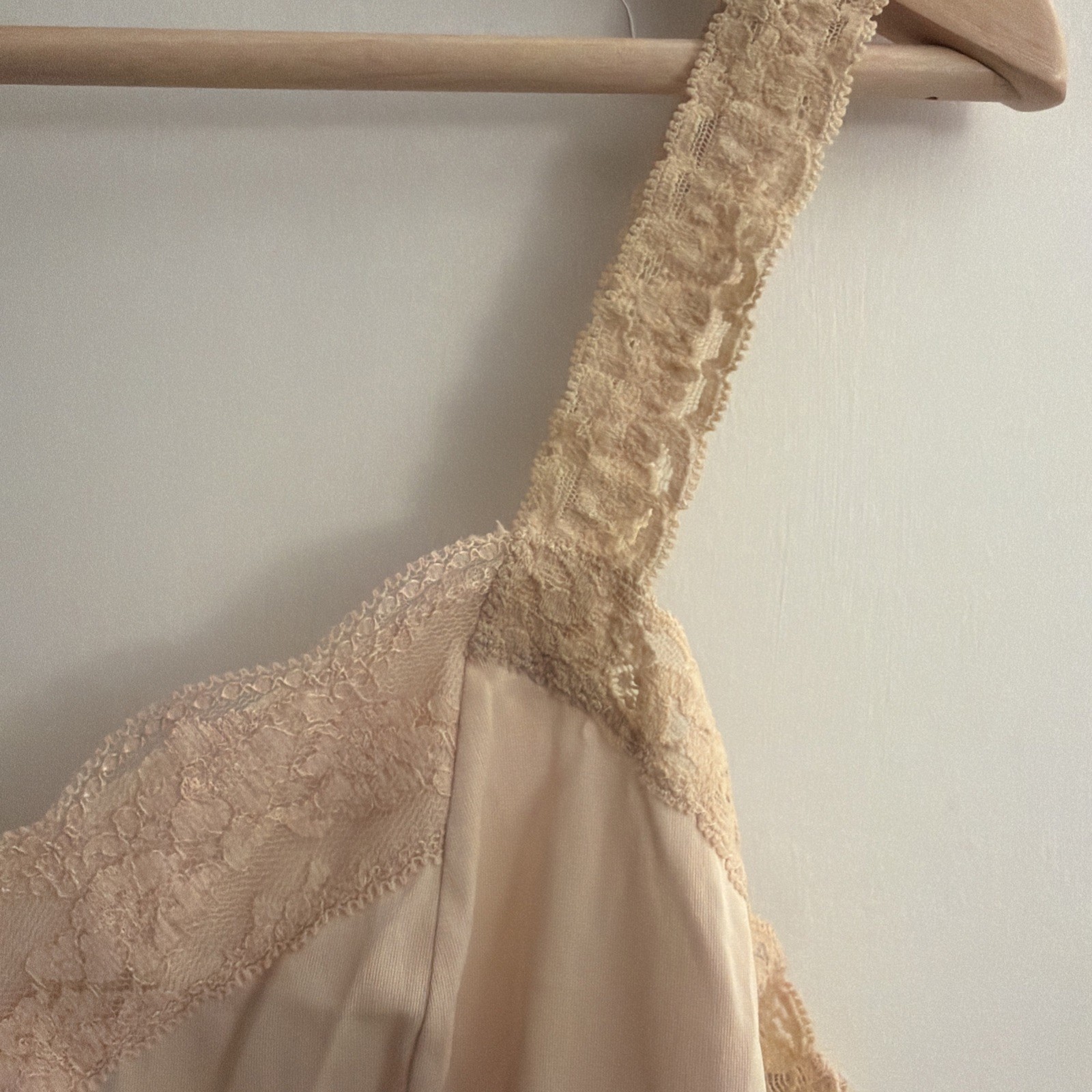 Olga Vintage Beige Lace-Trimmed Full Slip Nylon Size 38 Style 1325F