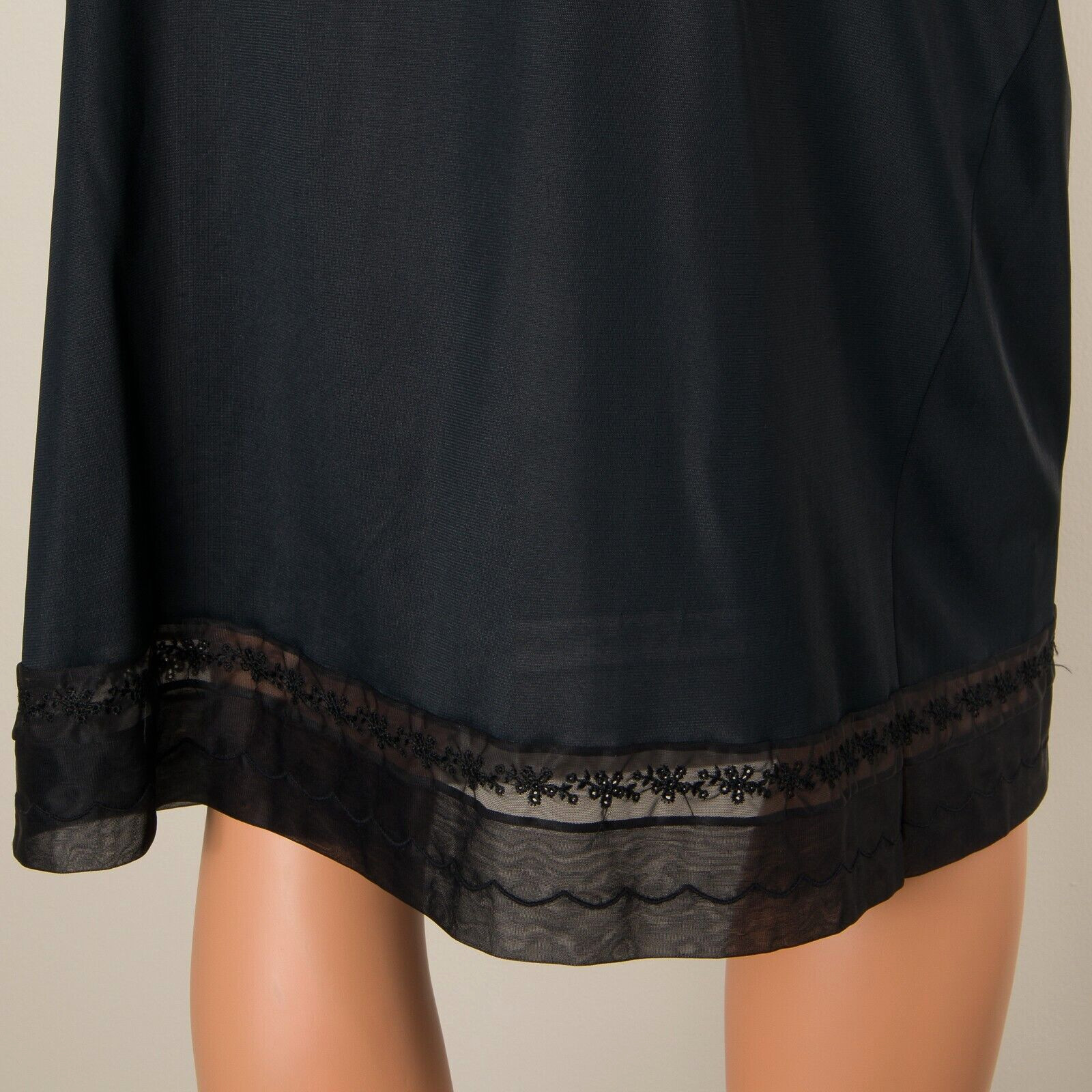 💖 MUNSINGWEAR Black Nylon Half Slip Skirt Eyelet Embroidered Chiffon Lace M