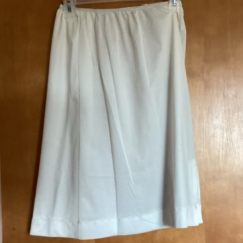 Vintage Heiress White Nylon Half Slip Size Large 23″ Long Side Slits As Is