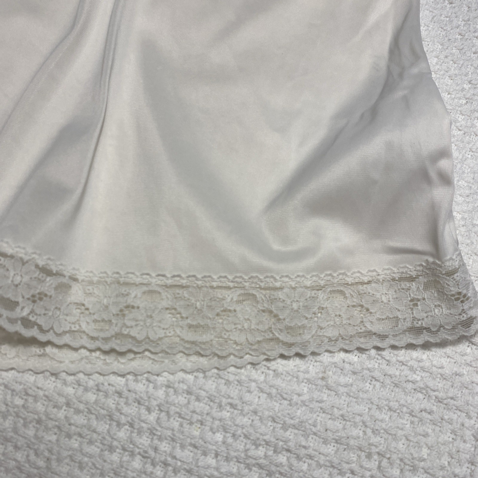 VTG Vanity Fair 10-103 Sz 36 Semi-Sheer White Nylon Lace Trim 24″ Rockabilly