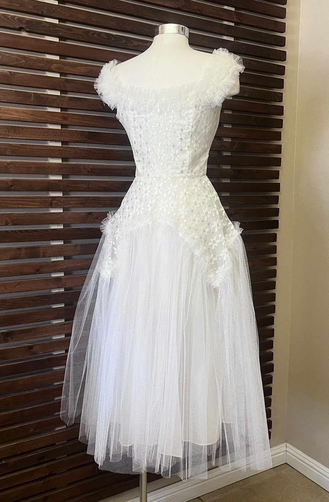 1950s Vintage White & Metallic Silver Tulle Layered Prom Wedding Dress Gown