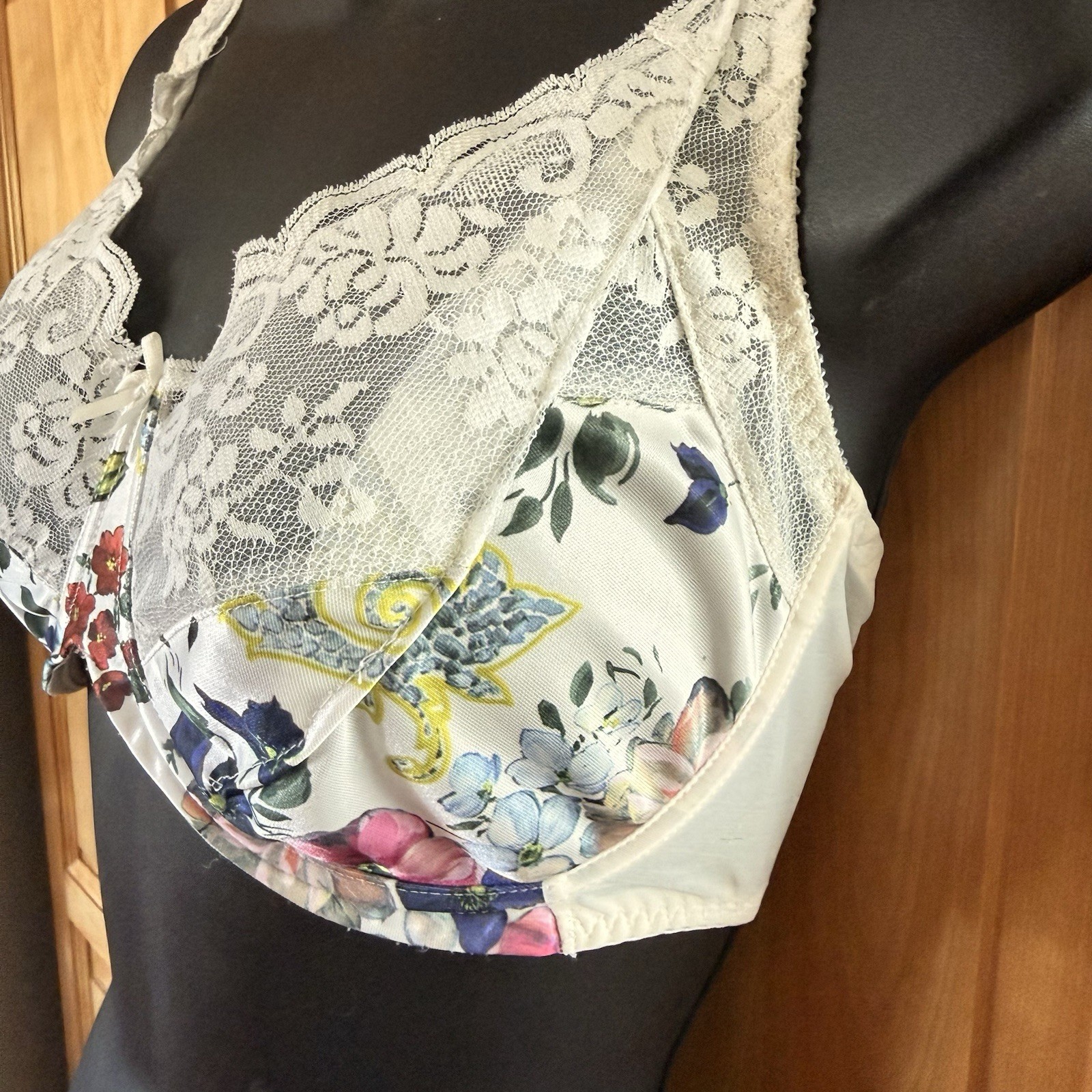 Vintage Maidenform Chantilly Bra 34DD Lace Underwire Floral Silky Satin Unlined
