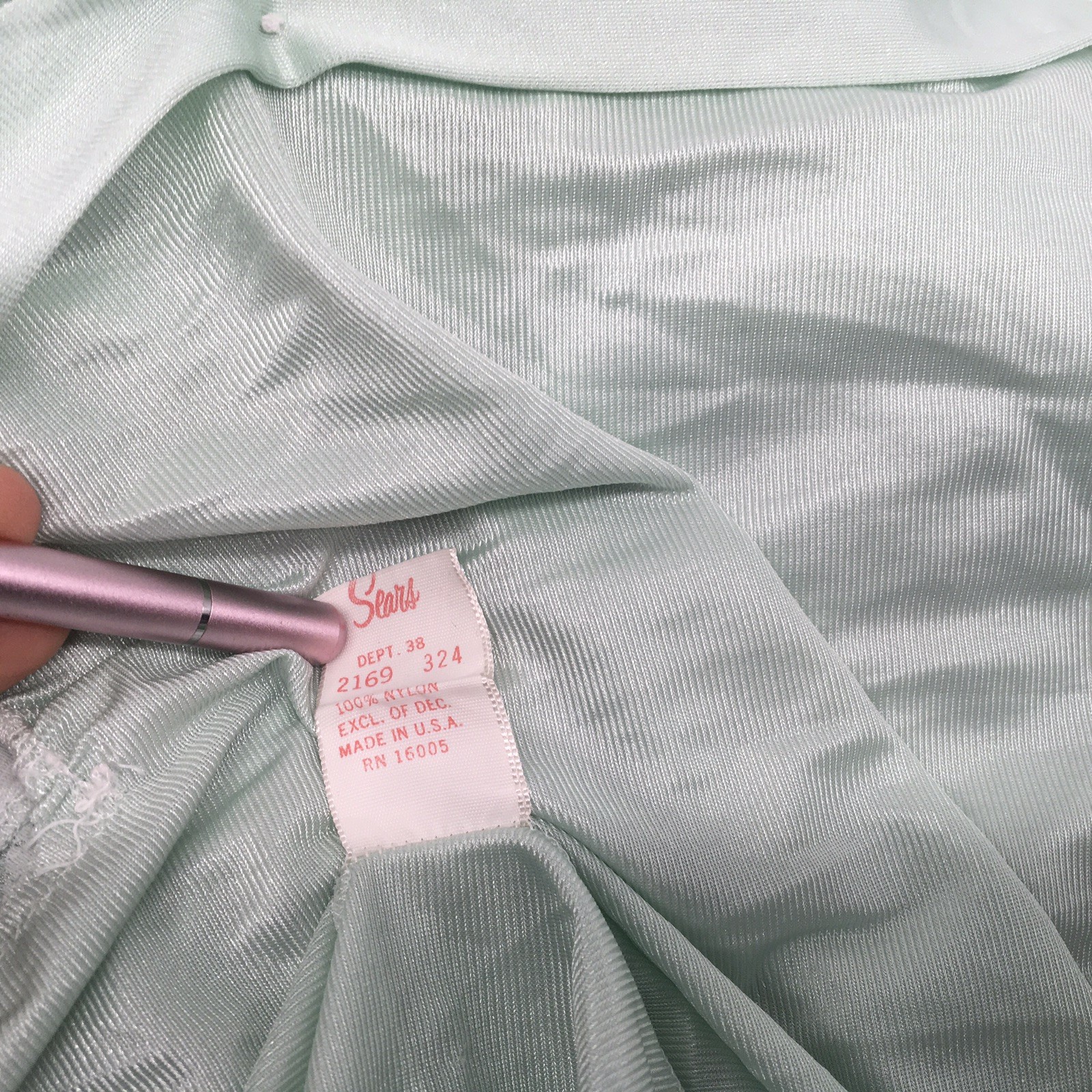 VTG Sears Mint Green Embroidered Flowers Silky Robe Size Small 32-34 READ USA