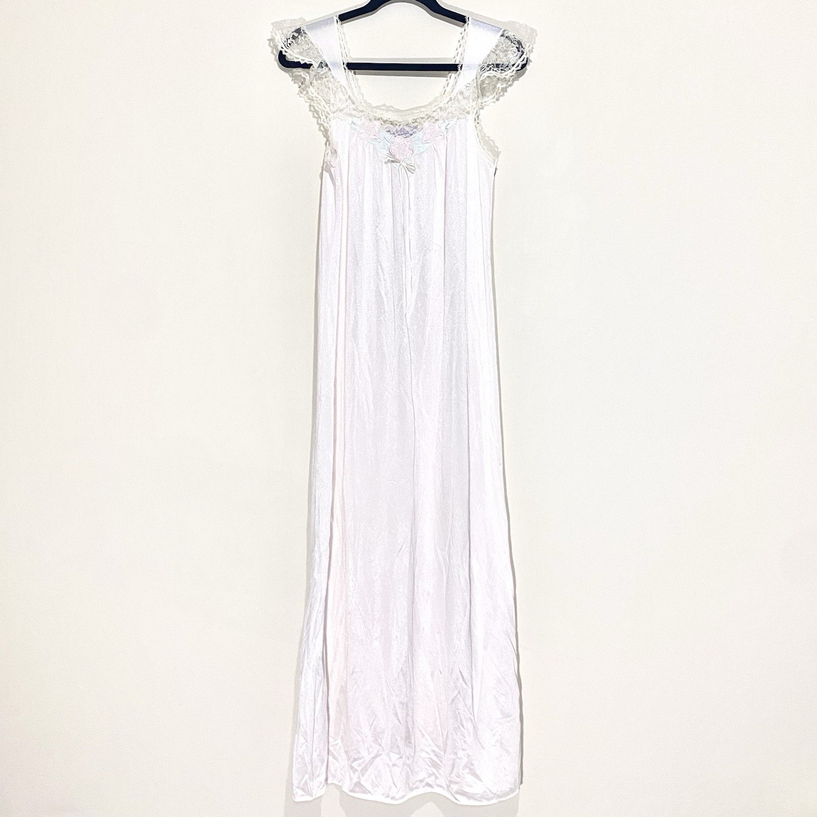 True Vintage 70s/80s Dainty Pink Floral Lace Frilly Gloria Vanderbilt Nightgown