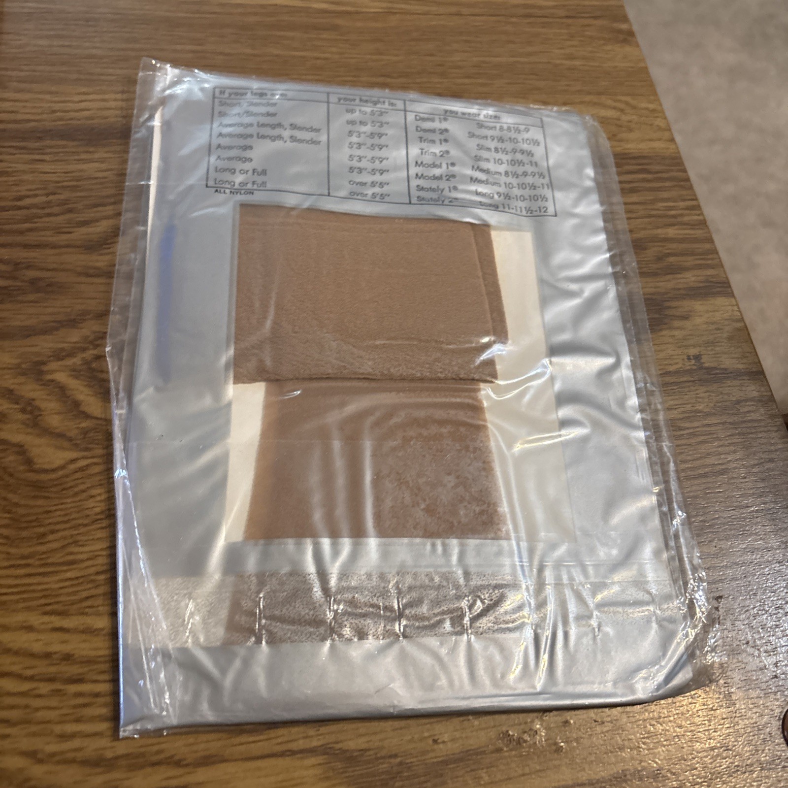 Round the Clock Sheer Agilon Stockings Med. Cocoa Cream, Med 10/11 NEW OLD STOCK