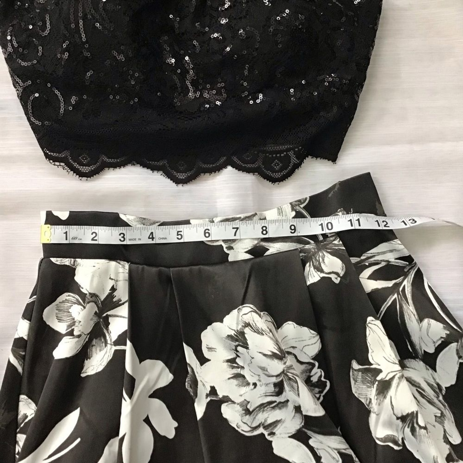 JODI KRISTOPHER WOMEN 2 PIECE BLACK WHITE ROSES TOP & MAXI HIGH LOW SKIRT SIZE 1
