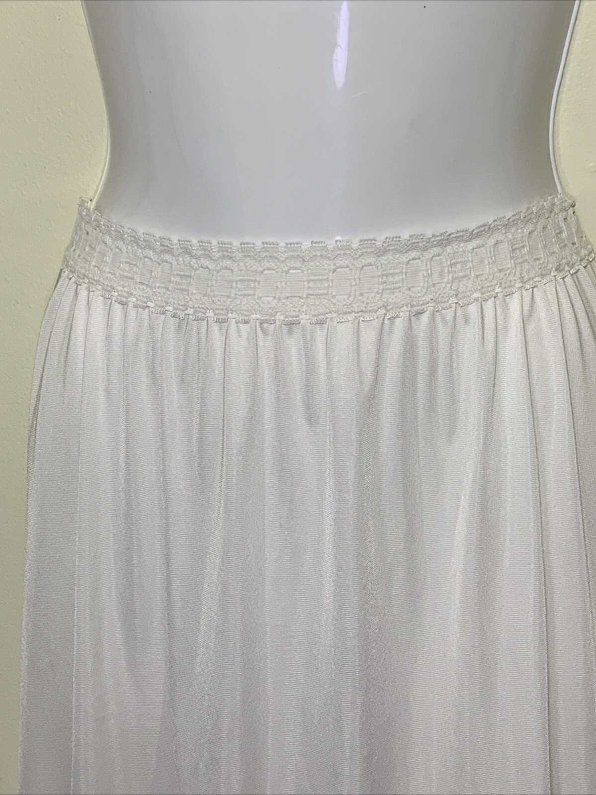 Vintage Olga Secret Hug Half Slip Skirt Lace Trim Size Small Satin Ribbon Bow