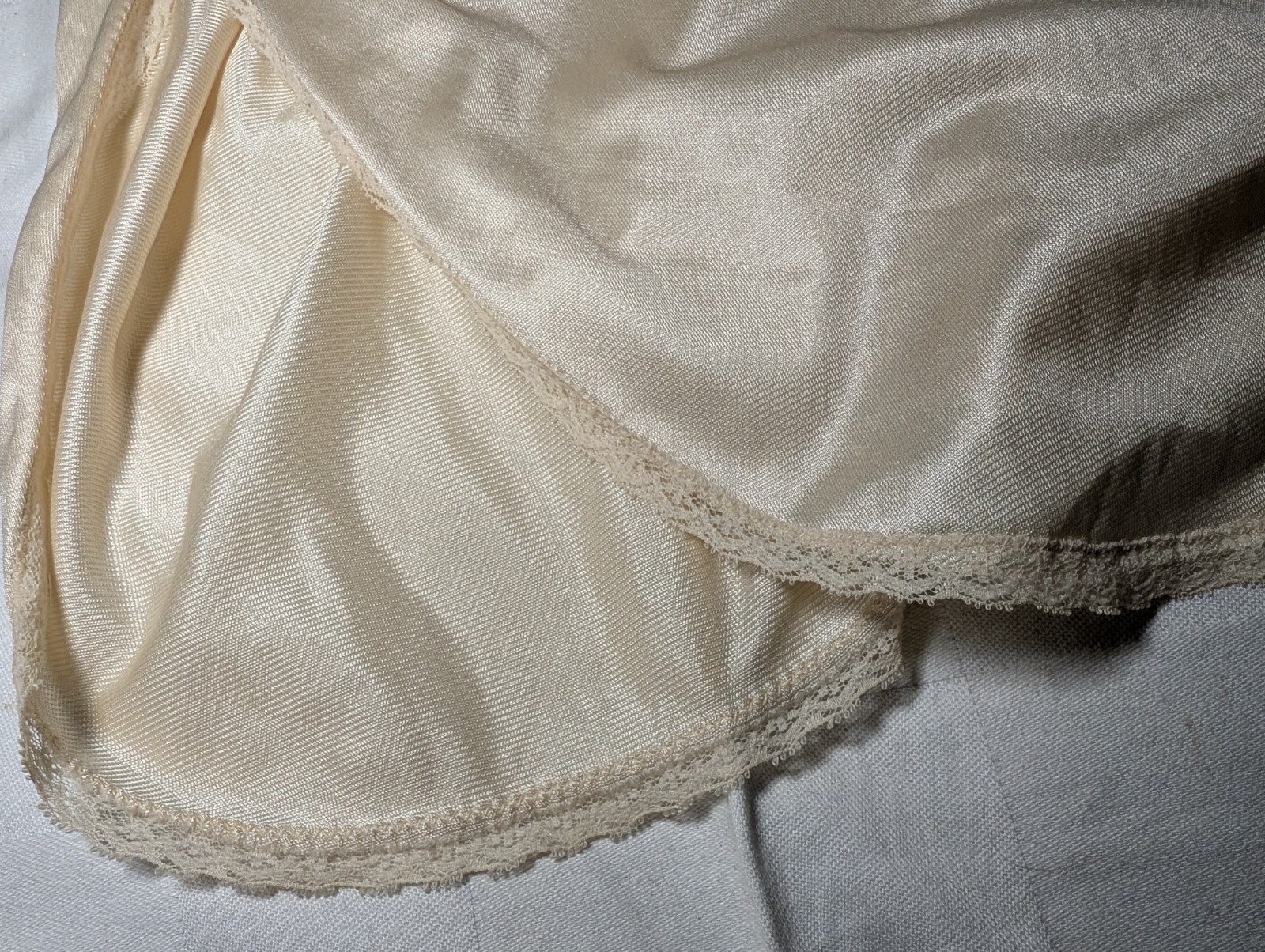 PINEHURST LINGERIE Ivory Nude Slip Dress LACE TRIM 100% Nylon Women’s 38 Large