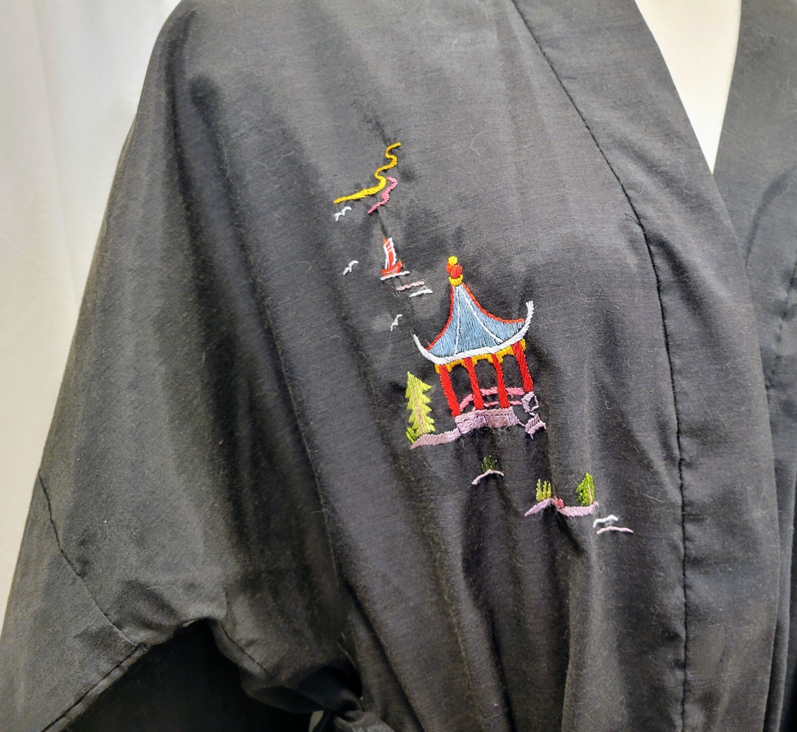 OOAK! VINTAGE FEDO KIMONO ROBE Black w/Multicolor Embroidery ASIAN Chinese