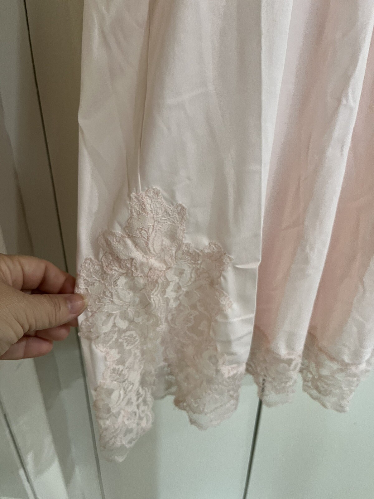 Vintage Vassarette Pink Scalloped Floral Lace Nylon Slip Dress 32 L Large Gown
