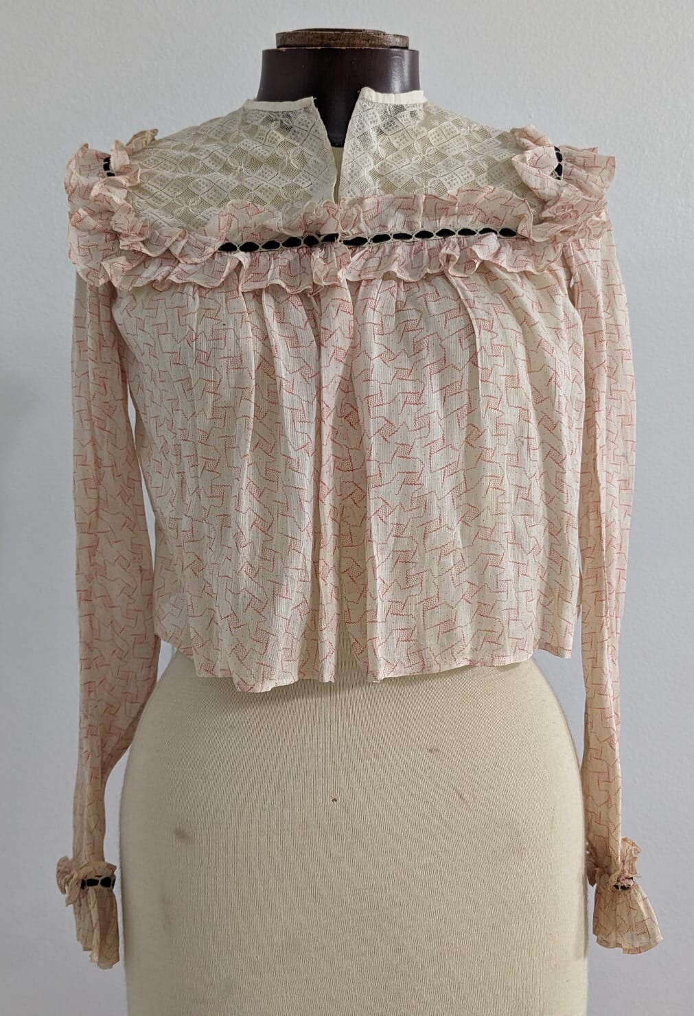 EDWARDIAN PRINT MUSLIN BLOUSE W/ LACE NECKLINE AND RUFFLES